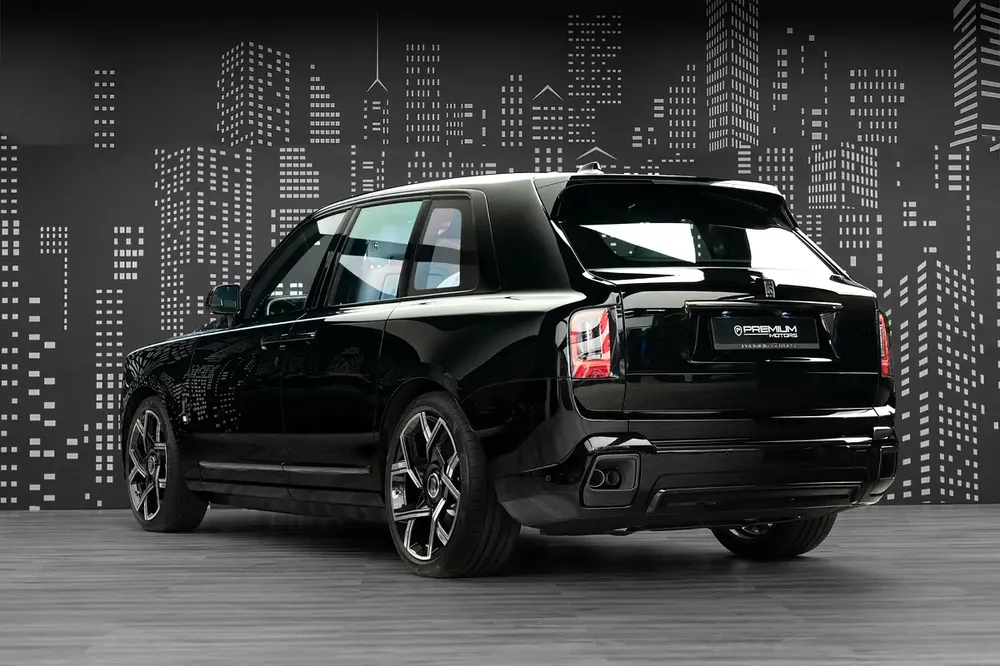 ROLLS ROYCE | CULLINAN BLACK BADGE | GCC SPECS | DEALER WARRANTY + SERVICE CONTRACT - Image 4