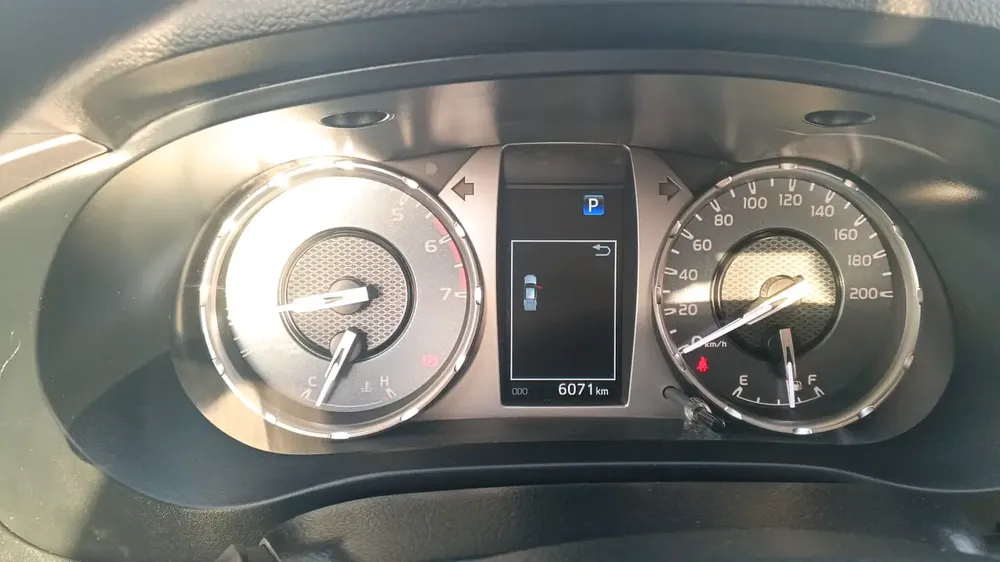 Toyota Hilux SR5 2025 GCC Specs - Image 6
