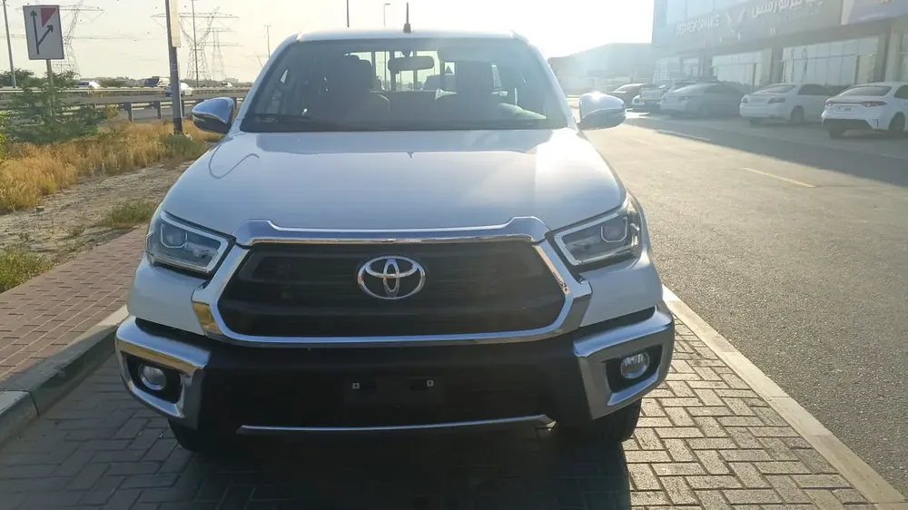 Toyota Hilux SR5 2025 GCC Specs - Image 8