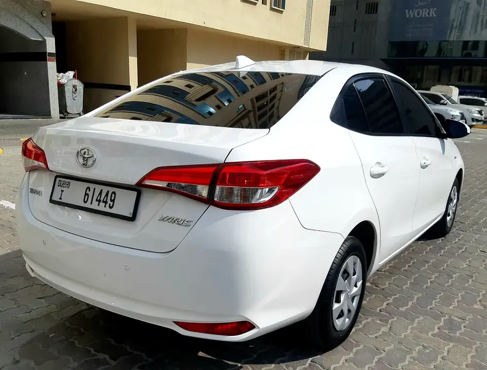 OYOTA YARIS 1.5L SE 2022 GCC SPEC NO ACCIDENT CRUISE BLUETOOTH AUX  NEW TYRES SINGLE OWN 3 KEYS - Image 4