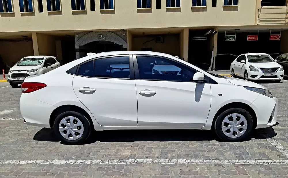 OYOTA YARIS 1.5L SE 2022 GCC SPEC NO ACCIDENT CRUISE BLUETOOTH AUX  NEW TYRES SINGLE OWN 3 KEYS - Image 7