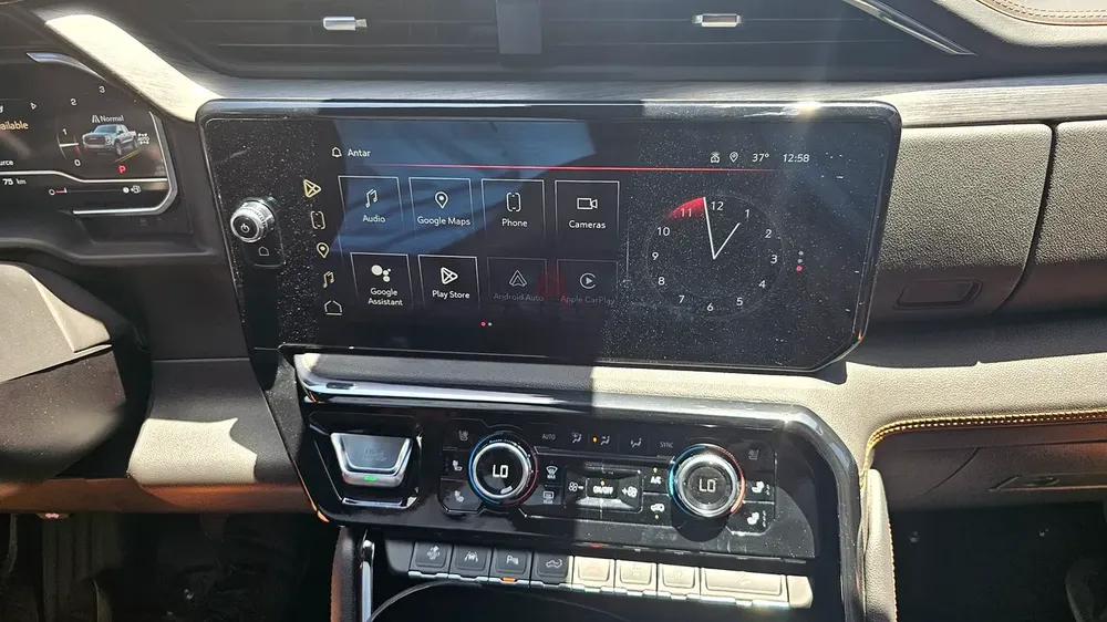 Modified - GMC Sierra 1500 AT4 6.2L V8 - 2023 - GCC Specs - Image 10