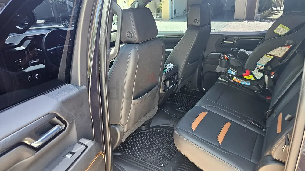 Modified - GMC Sierra 1500 AT4 6.2L V8 - 2023 - GCC Specs - Image 7