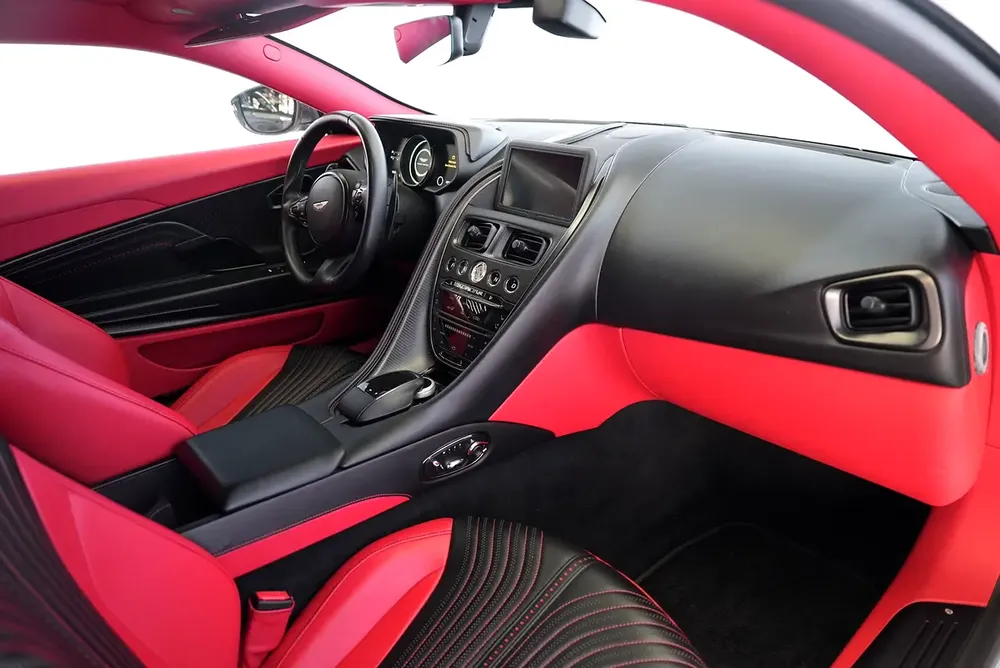 DB 11 V8 - TWO TONE INTERIOR - CARBON EXTERIOR - WARRANTY AVAILABLE - Image 12