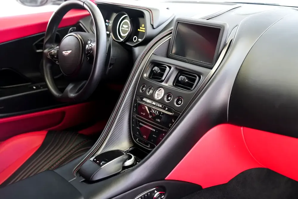 DB 11 V8 - TWO TONE INTERIOR - CARBON EXTERIOR - WARRANTY AVAILABLE - Image 13