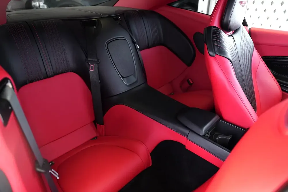DB 11 V8 - TWO TONE INTERIOR - CARBON EXTERIOR - WARRANTY AVAILABLE - Image 15