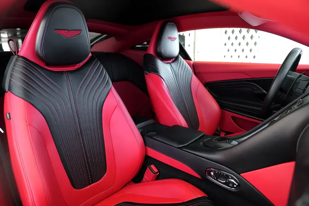 DB 11 V8 - TWO TONE INTERIOR - CARBON EXTERIOR - WARRANTY AVAILABLE - Image 16