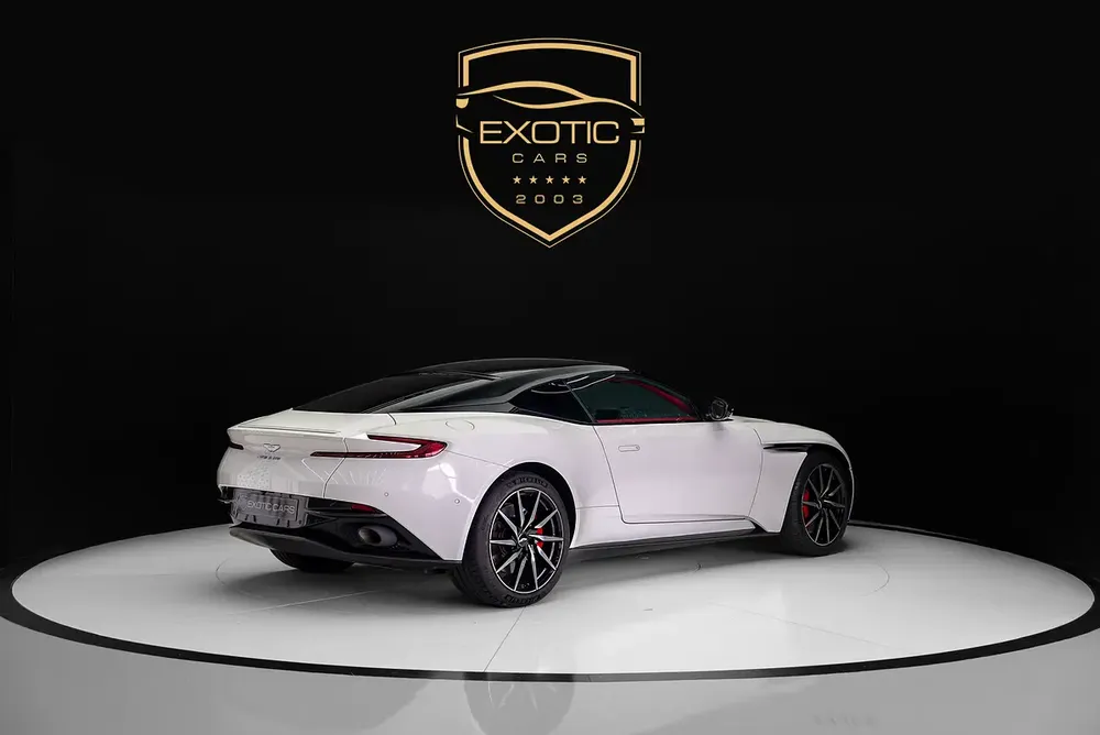 DB 11 V8 - TWO TONE INTERIOR - CARBON EXTERIOR - WARRANTY AVAILABLE - Image 4