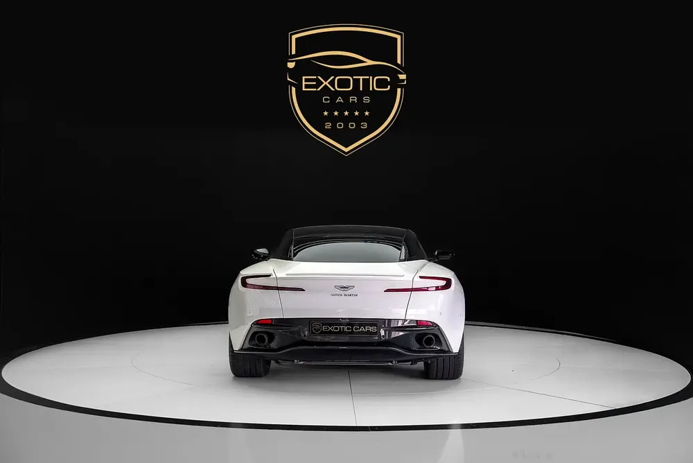 DB 11 V8 - TWO TONE INTERIOR - CARBON EXTERIOR - WARRANTY AVAILABLE - Image 5