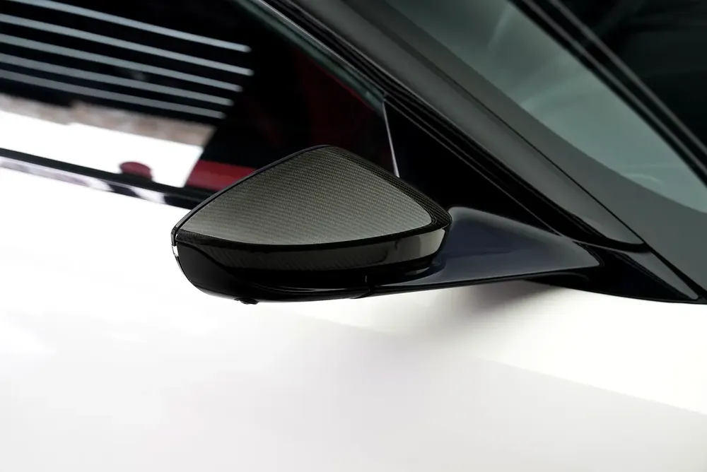 DB 11 V8 - TWO TONE INTERIOR - CARBON EXTERIOR - WARRANTY AVAILABLE - Image 8