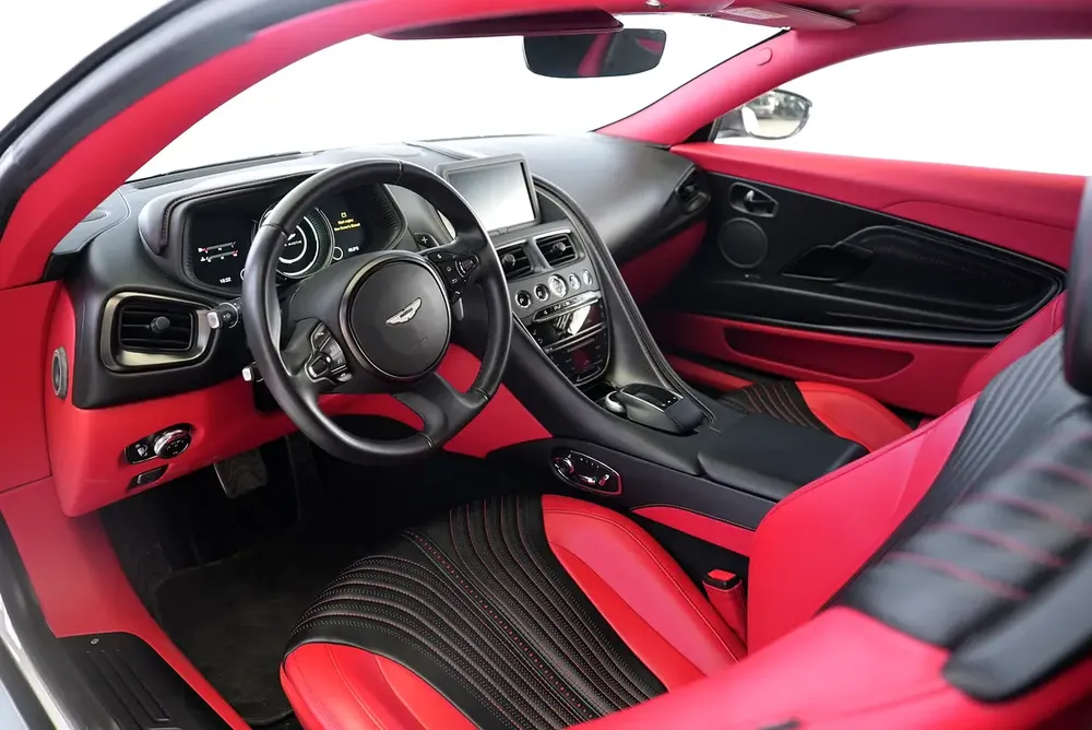 DB 11 V8 - TWO TONE INTERIOR - CARBON EXTERIOR - WARRANTY AVAILABLE - Image 9
