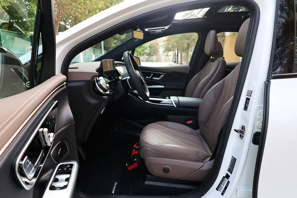 Mercedes-Benz EQE 350 4MATIC 2024 -500km- GCC Specs - Pristine Condition - Image 11