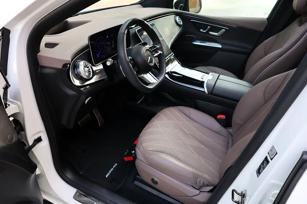 Mercedes-Benz EQE 350 4MATIC 2024 -500km- GCC Specs - Pristine Condition - Image 12