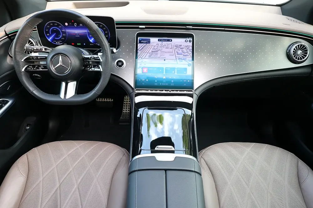Mercedes-Benz EQE 350 4MATIC 2024 -500km- GCC Specs - Pristine Condition - Image 14