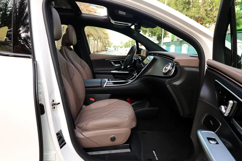 Mercedes-Benz EQE 350 4MATIC 2024 -500km- GCC Specs - Pristine Condition - Image 18