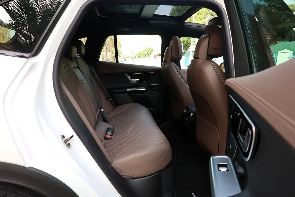 Mercedes-Benz EQE 350 4MATIC 2024 -500km- GCC Specs - Pristine Condition - Image 20