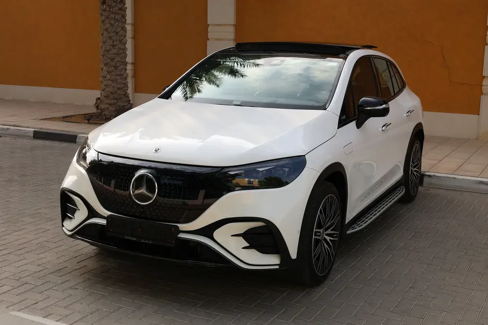 Mercedes-Benz EQE 350 4MATIC 2024 -500km- GCC Specs - Pristine Condition - Image 5
