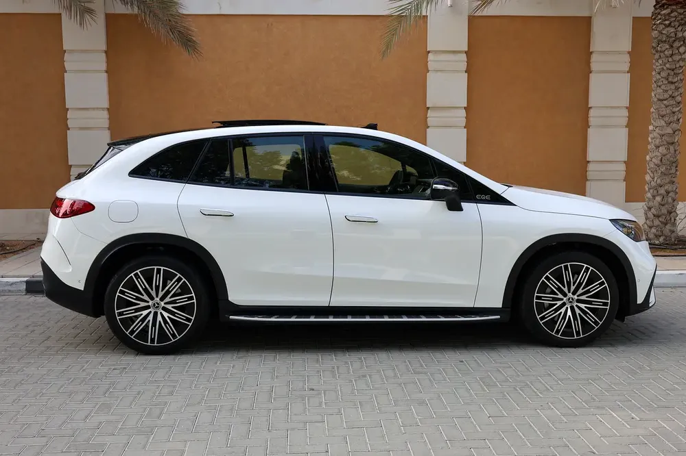 Mercedes-Benz EQE 350 4MATIC 2024 -500km- GCC Specs - Pristine Condition - Image 7