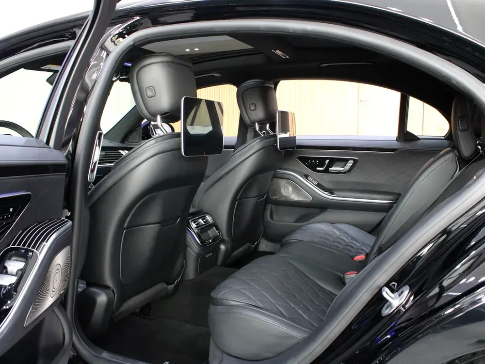 2024 - Mercedes-Benz S580 V8 with warranty for 444,000.00 AED - Image 11