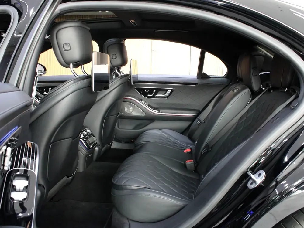 2024 - Mercedes-Benz S580 V8 with warranty for 444,000.00 AED - Image 12