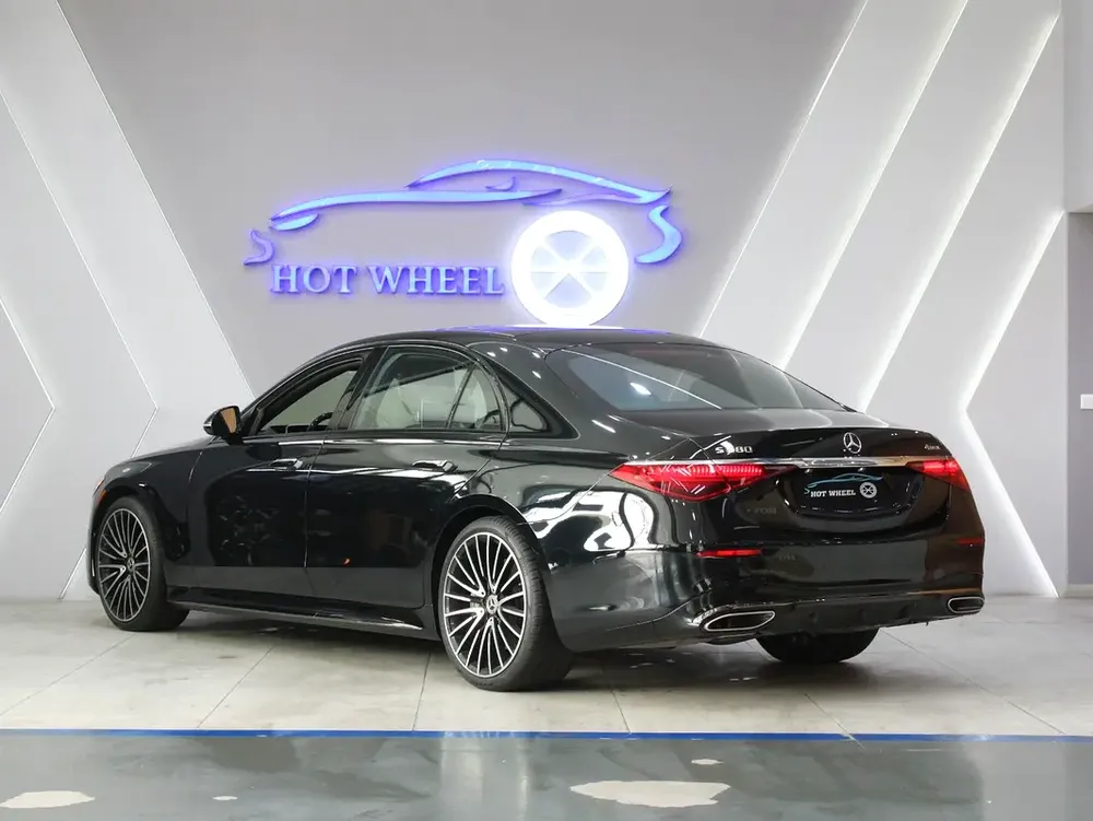 2024 - Mercedes-Benz S580 V8 with warranty for 444,000.00 AED - Image 4