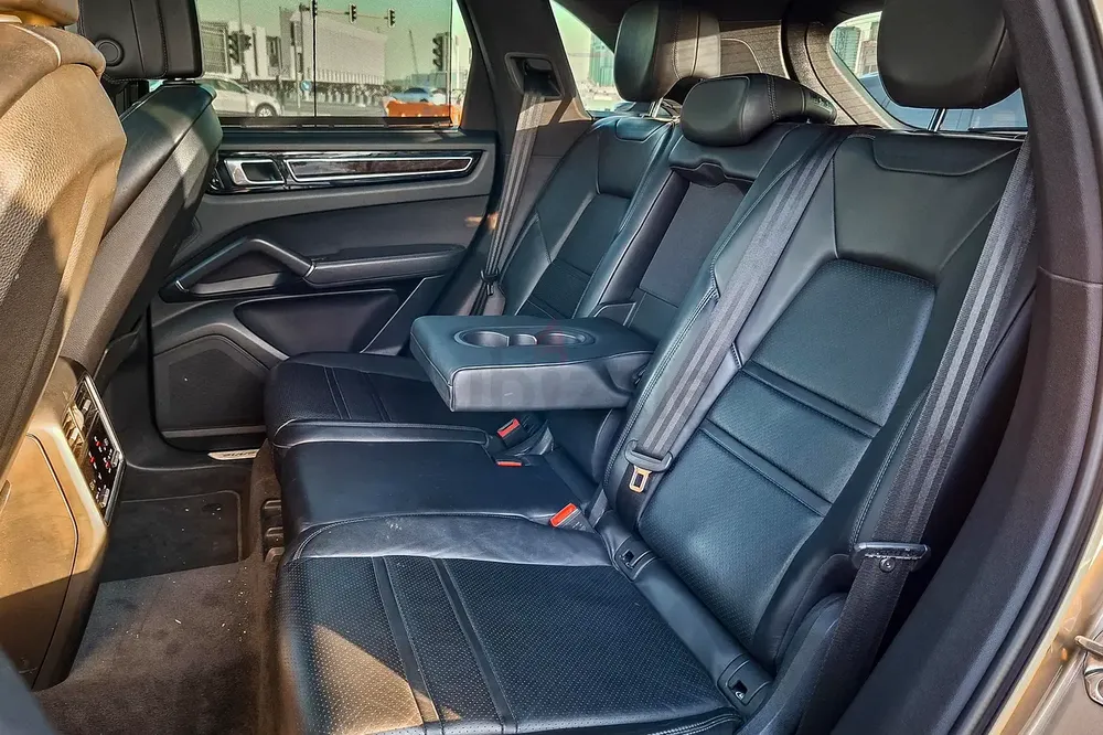 AED 2659/month | 2019 Porsche Cayenne  | GCC Specs | Ref#404032 - Image 11