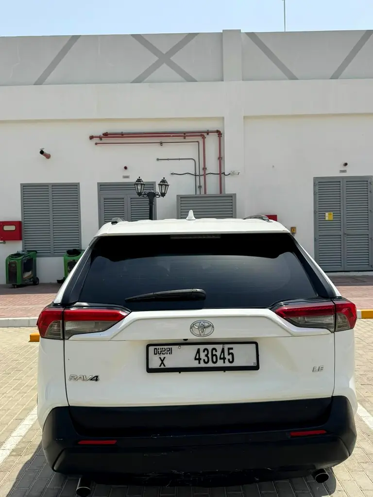 Toyota Rav 4 LE 2019 - Image 4
