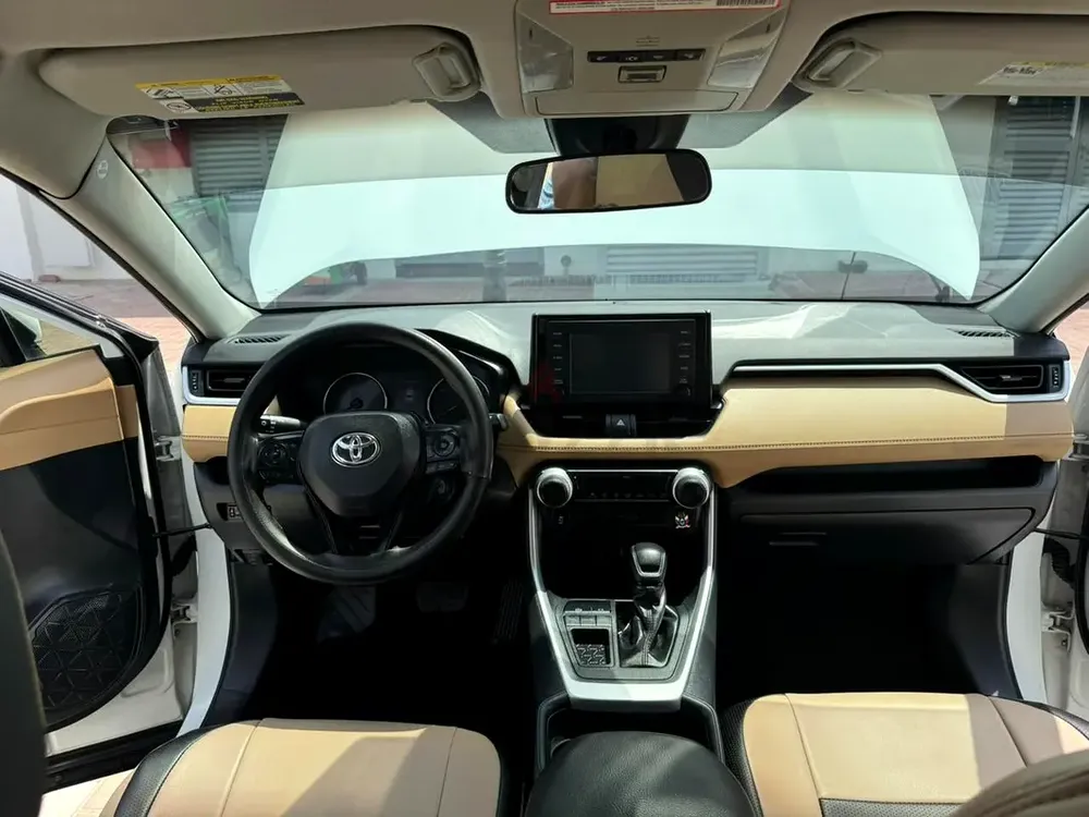 Toyota Rav 4 LE 2019 - Image 5