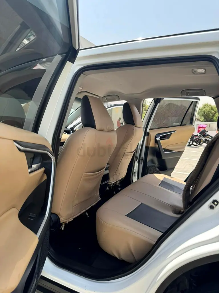 Toyota Rav 4 LE 2019 - Image 7