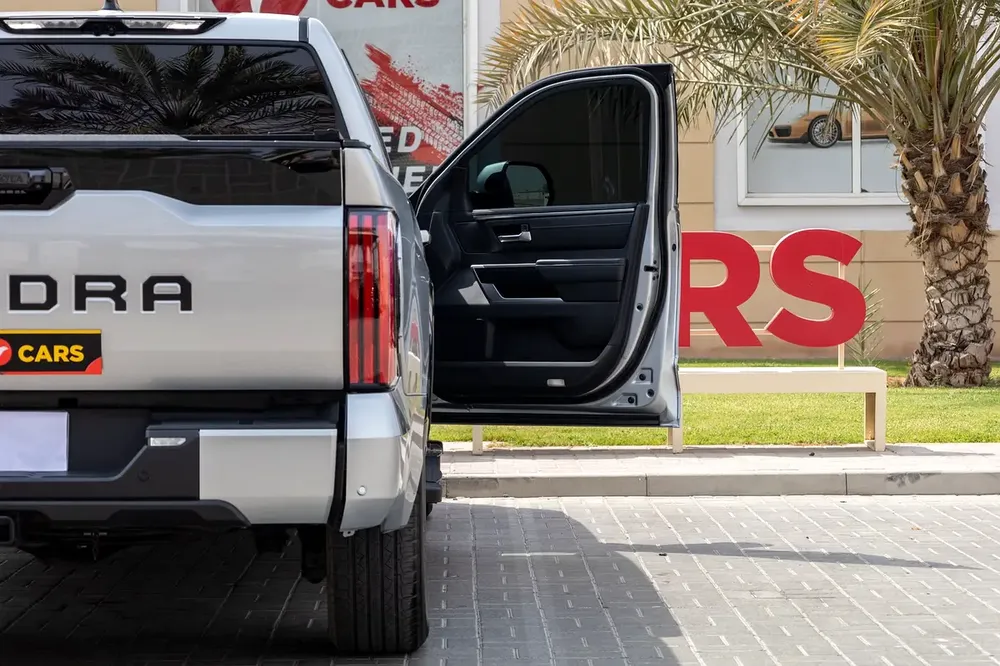 Toyota Tundra Platinum Double Cab Utility 2023 American Specs  | Warranty - Image 6