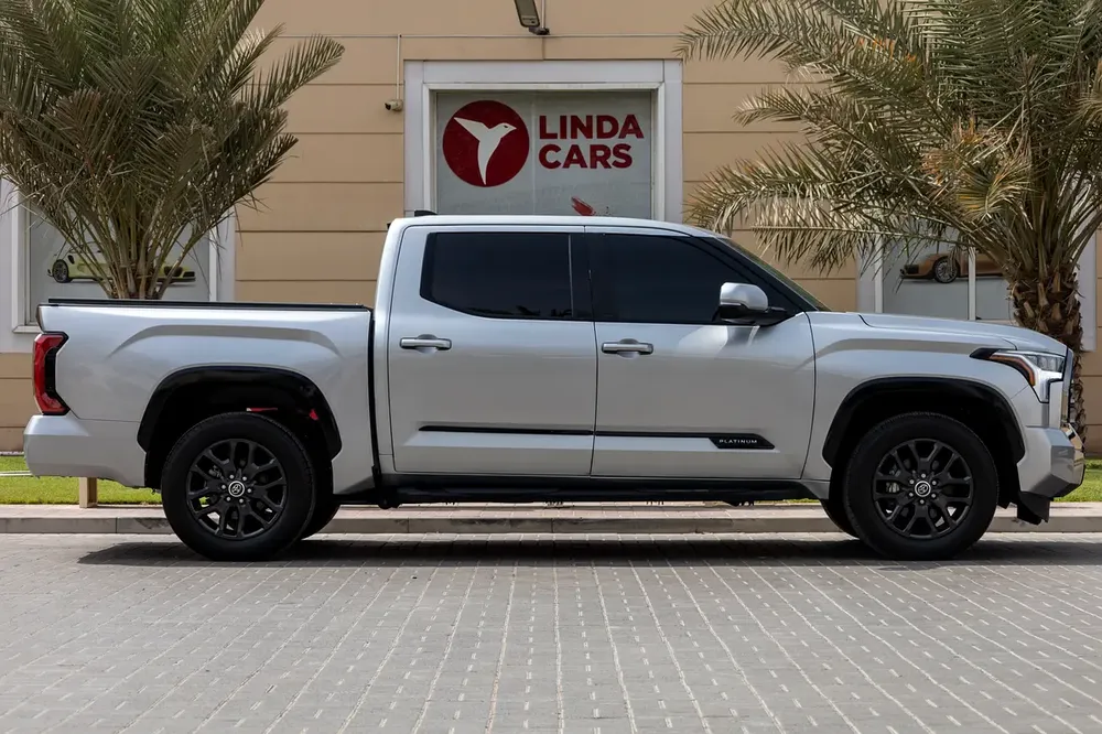 Toyota Tundra Platinum Double Cab Utility 2023 American Specs  | Warranty - Image 8