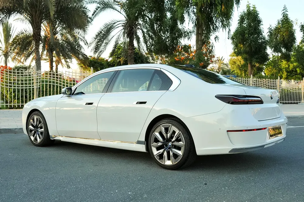 BMW 7-Series 735i | 2024 | GCC Specs | AGMC Warranty - Image 4