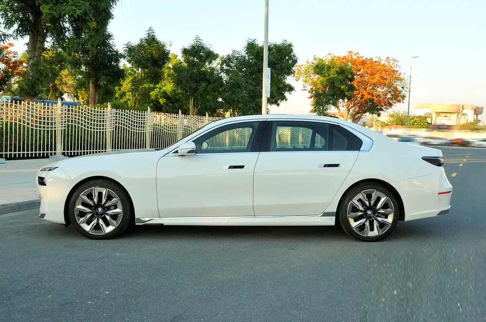 BMW 7-Series 735i | 2024 | GCC Specs | AGMC Warranty - Image 6