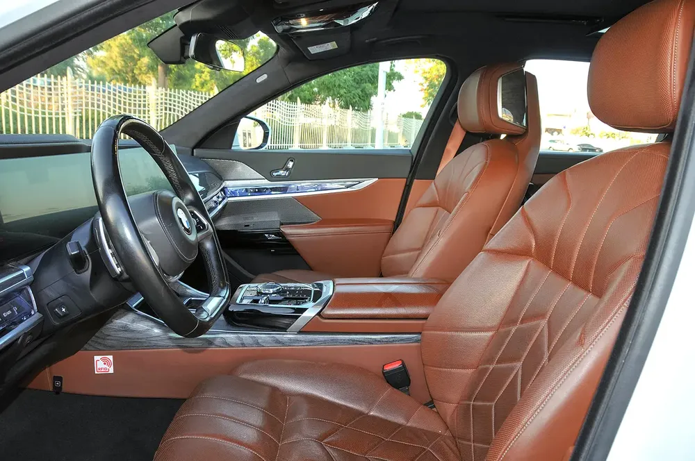 BMW 7-Series 735i | 2024 | GCC Specs | AGMC Warranty - Image 9