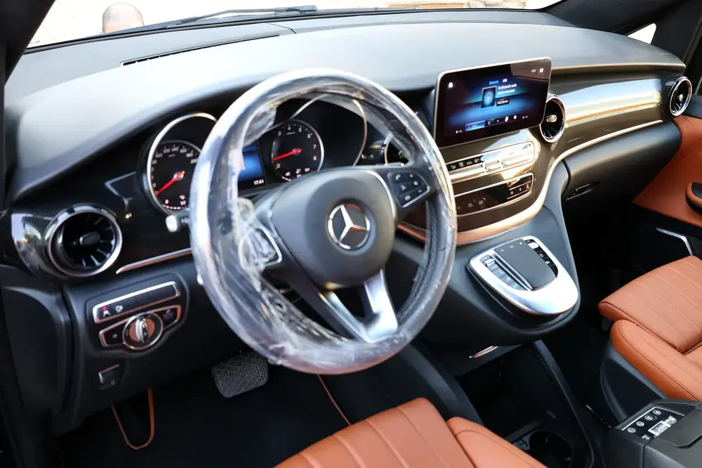 Mercedes-Benz V-Class V 250 2024 - GCC Specs - Brand New - Image 12