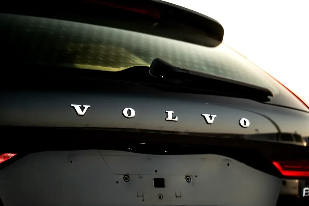 Volvo XC60 B5 FWD MOMENTUM 2022 Low Mileage GCC - Image 6