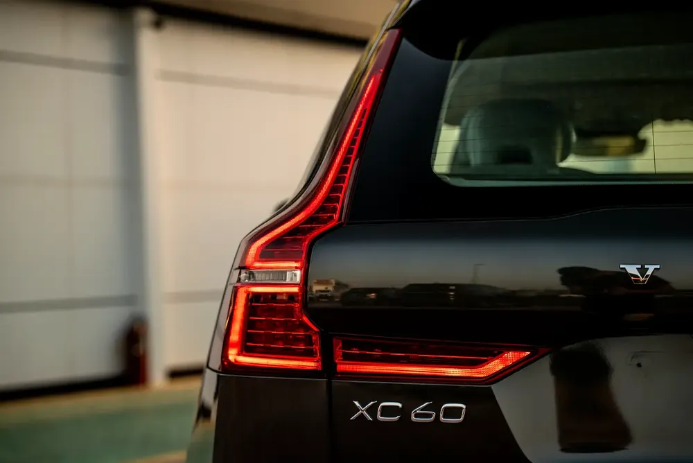 Volvo XC60 B5 FWD MOMENTUM 2022 Low Mileage GCC - Image 7