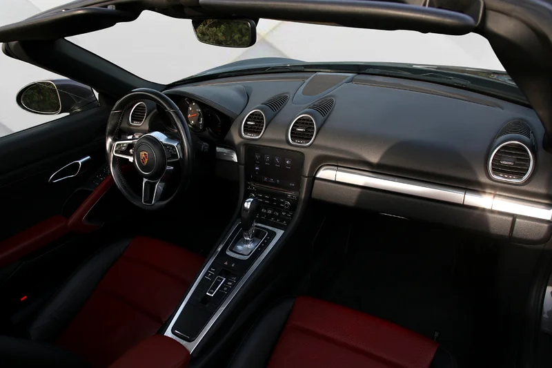 PORSCHE 718 SPYDER 2019 - GCC - FULLY LOADED AMAZING CONDITION - Image 12