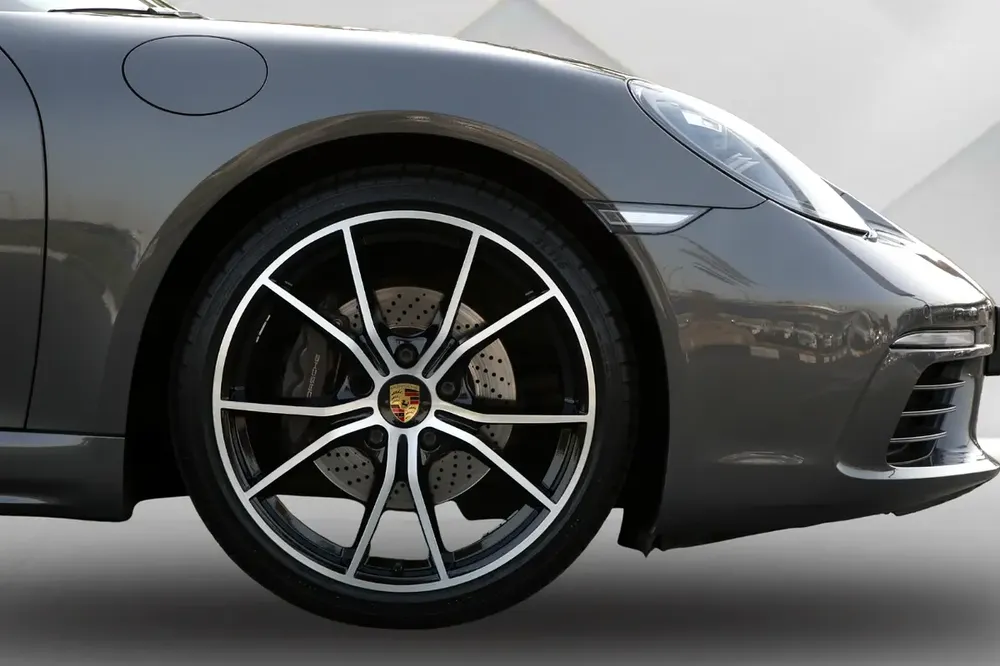 PORSCHE 718 SPYDER 2019 - GCC - FULLY LOADED AMAZING CONDITION - Image 9
