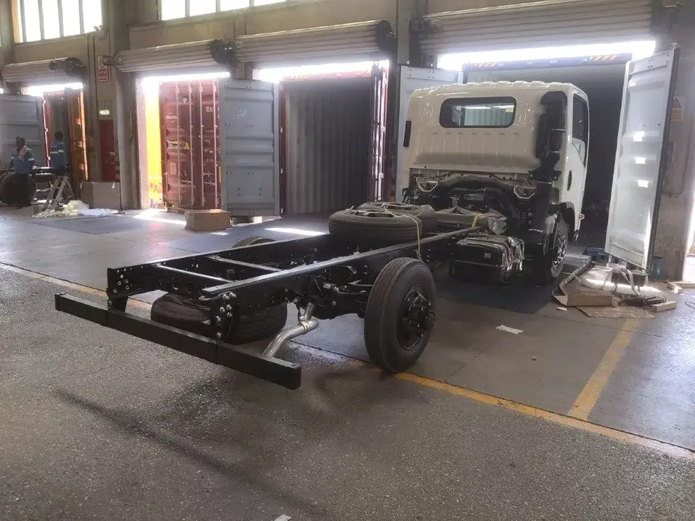 Isuzu NPR71 Chassis Truck - Image 4