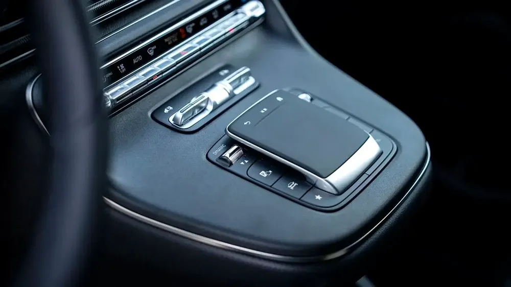2025 Mercedes-Benz V300 Extra Long (6 + 2 Seating) 2.0L 4-Cyl Petrol A/T RWD 4x2 Export Only - Image 12
