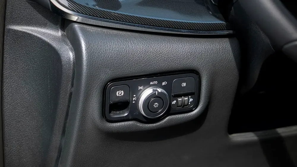 2025 Mercedes-Benz V300 Extra Long (6 + 2 Seating) 2.0L 4-Cyl Petrol A/T RWD 4x2 Export Only - Image 13