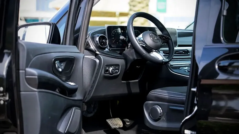 2025 Mercedes-Benz V300 Extra Long (6 + 2 Seating) 2.0L 4-Cyl Petrol A/T RWD 4x2 Export Only - Image 8