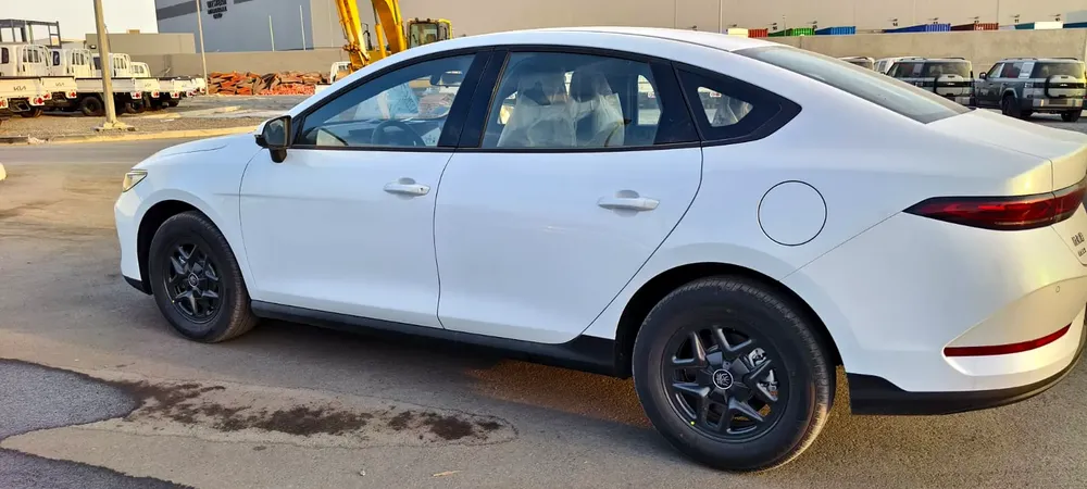 BYD Qin Plus DM-i 2025 Chinese Specs - Brand New Plug-in Hybrid - Image 4