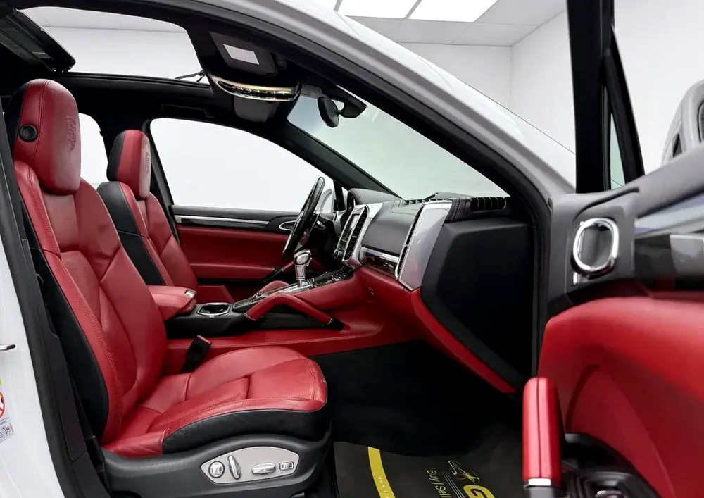 2016 Porsche Cayenne S, Service History, Fully Loaded, Excellent Condition, GCC - Image 16