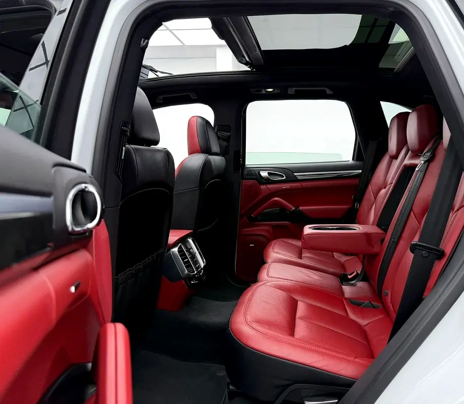 2016 Porsche Cayenne S, Service History, Fully Loaded, Excellent Condition, GCC - Image 17