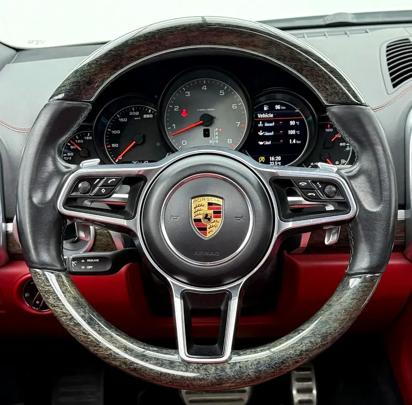 2016 Porsche Cayenne S, Service History, Fully Loaded, Excellent Condition, GCC - Image 7