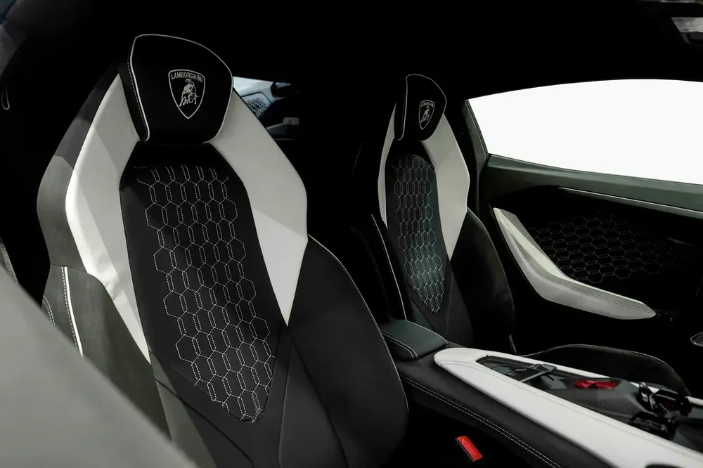 Revuelto 2025 | Certified Pre-Owned | Dealer Warranty | Service Contract - Image 10