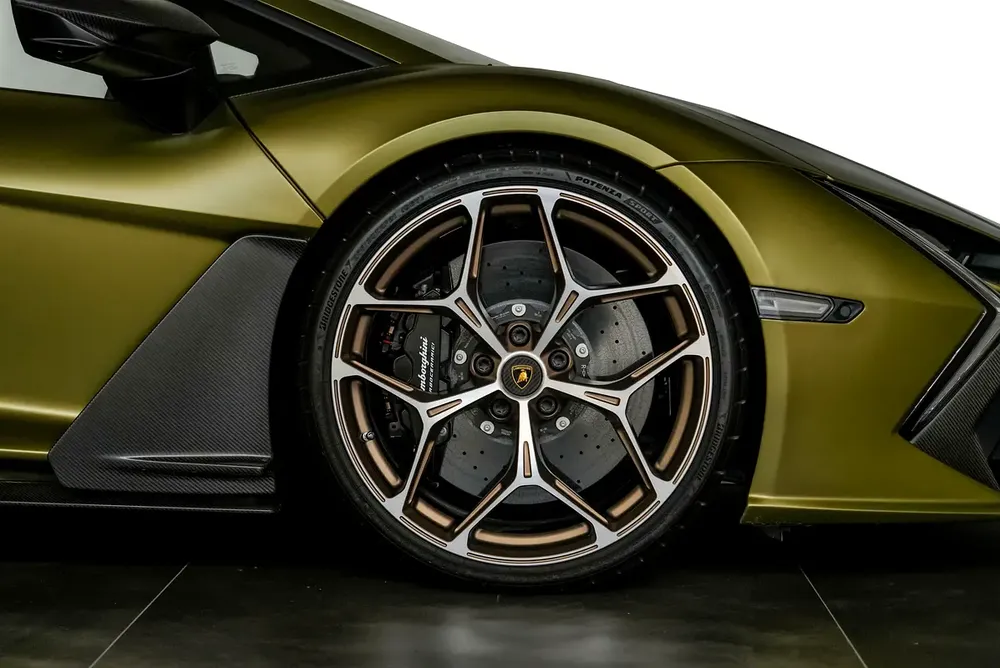 Revuelto 2025 | Certified Pre-Owned | Dealer Warranty | Service Contract - Image 4