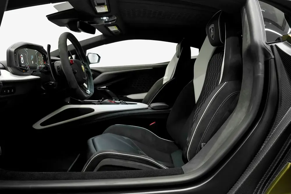Revuelto 2025 | Certified Pre-Owned | Dealer Warranty | Service Contract - Image 8